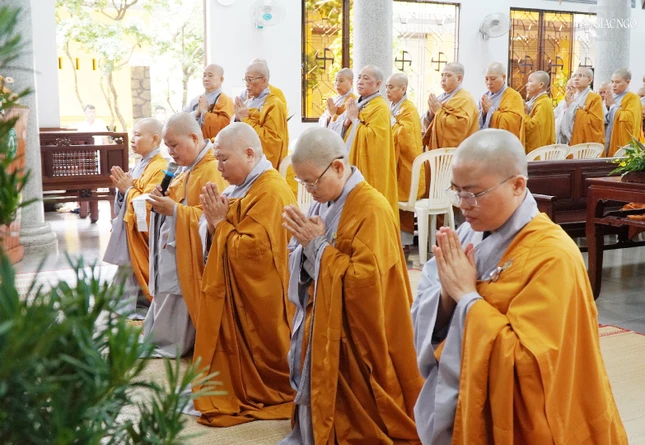 Chư Ni tác bạch cầu thỉnh giáo giới