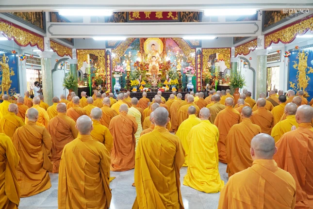 Lễ Tự tứ tại chánh điện