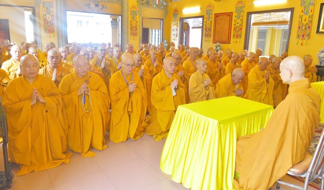 Chư tôn đức Tăng phương tiện cử hành nghi thức đại chúng Tự tứ - Ảnh: Ngộ Trí Thuận Chư tôn đức Tăng phương tiện cử hành nghi thức đại chúng Tự tứ - Ảnh: Ngộ Trí Thuận