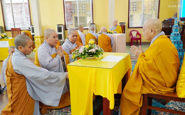 Hành giả đối thú Tự tứ