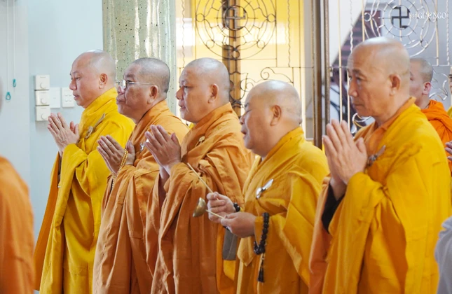 Trang nghiêm khóa lễ Bố-tát