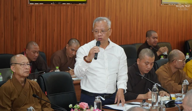 Luật sư Trương Văn Nhứt, Phó ban Pháp chế T.Ư đóng góp ý kiến về nội dung khóa bồi dưỡng