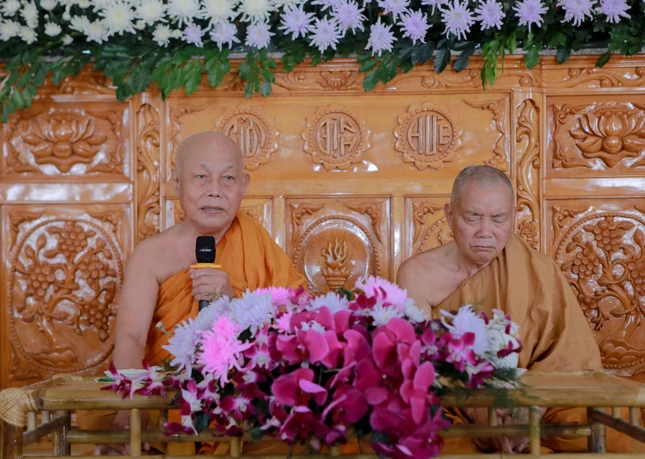 Hòa thượng Giác Hùng ban đạo từ