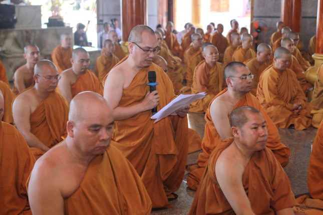 Thượng tọa Giác Nhường đại diện cho Ban Thư ký khóa tu cung an chức sự, cung an giáo thọ sư