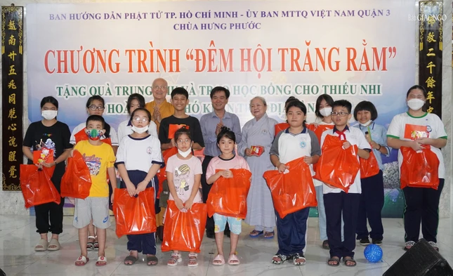 Có 300 em trên địa bàn Q.3 được nhận quà trung thu