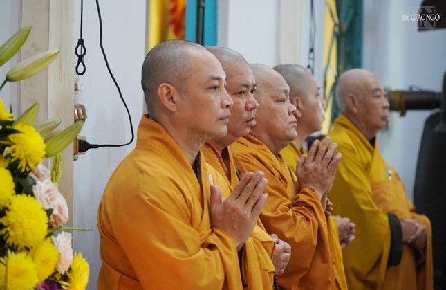 Chư Tăng Q.Gò Vấp Bố-tát định kỳ tại chùa Linh Sơn Hải Hội