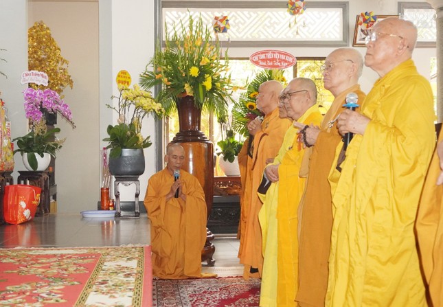 Thượng tọa Thích Giác Trí, Trưởng ban Trị sự GHPGVN Q.Gò Vấp, trụ trì chùa Huỳnh Kim cảm tạ