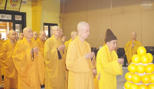 Đức Pháp chủ GHPGVN, chư tôn giáo phẩm tưởng niệm Hòa thượng Yoshimizu Daichi Đức Pháp chủ GHPGVN, chư tôn giáo phẩm tưởng niệm Hòa thượng Yoshimizu Daichi