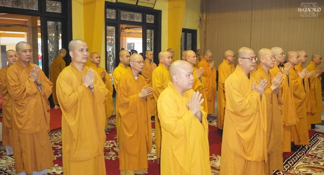 Hòa thượng Yoshimizu Daichi cũng thường xuyên về Việt Nam, lưu trú tại tổ đình Vĩnh Nghiêm, tham dự nhiều sự kiện Phật giáo, gắn bó với Tăng Ni, gần gũi với Phật tử Việt Nam Hòa thượng Yoshimizu Daichi cũng thường xuyên về Việt Nam, lưu trú tại tổ đình Vĩnh Nghiêm, tham dự nhiều sự kiện Phật giáo, gắn bó với Tăng Ni, gần gũi với Phật tử Việt Nam