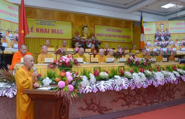 Hòa thượng Thích Huệ Thông, Trưởng ban Pháp chế T.Ư, Trưởng ban Tổ chức phát biểu khai mạc