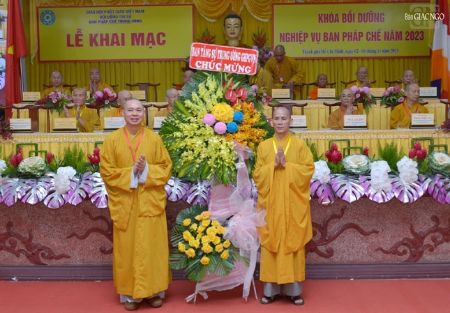 Lẵng hoa chúc mừng của Ban Tăng sự T.Ư