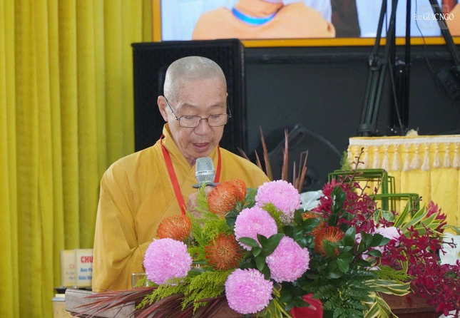 Hòa thượng Thích Hiển Đức báo cáo tổng kết khóa bồi dưỡng nghiệp vụ pháp chế