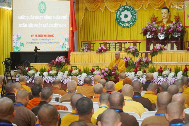 Hòa thượng Thích Huệ Thông triển khai Quy chế ban Pháp chế sáng 4-11