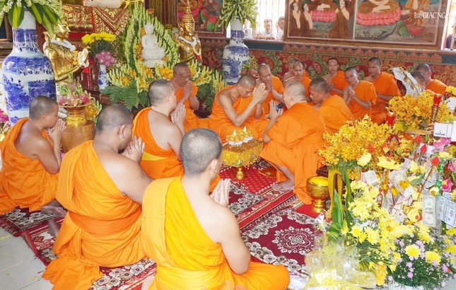 Nghi thức hành Tăng sự giao y