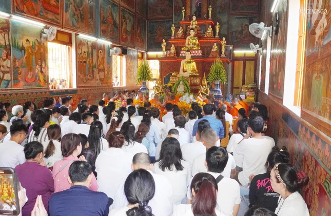 Trang nghiêm khóa lễ tại chánh điện chùa Candaransi