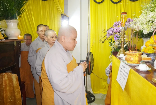 Chư Ni Phật giáo Q.10 viếng tang Sư cô Thích nữ Huệ Thanh