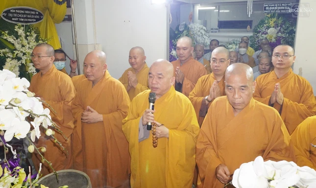 Thượng tọa Thích Nhật Thiện thay mặt Thường trực Ban Trị sự GHPGVN Q.10 có đôi lời tưởng niệm