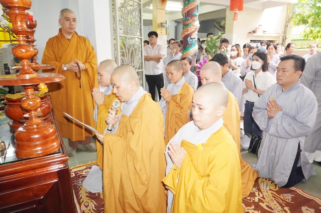 Sư cô Thích nữ Nguyên Thuần cảm tạ