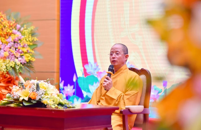 Thựơng tọa Thích Minh Nghiêm ban đạo từ chứng minh