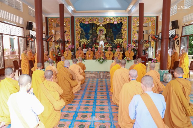 Ban Kiến đàn Đại giới đàn Bửu Huệ thăm, sách tấn giới tử tại tịnh xá Ngọc Phương