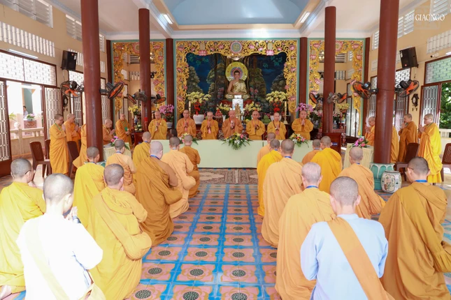 Ban Kiến đàn Đại giới đàn Bửu Huệ thăm, sách tấn giới tử tại tịnh xá Ngọc Phương