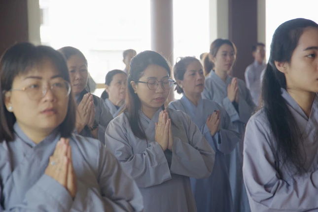 Khóa tu Bát Quan trai