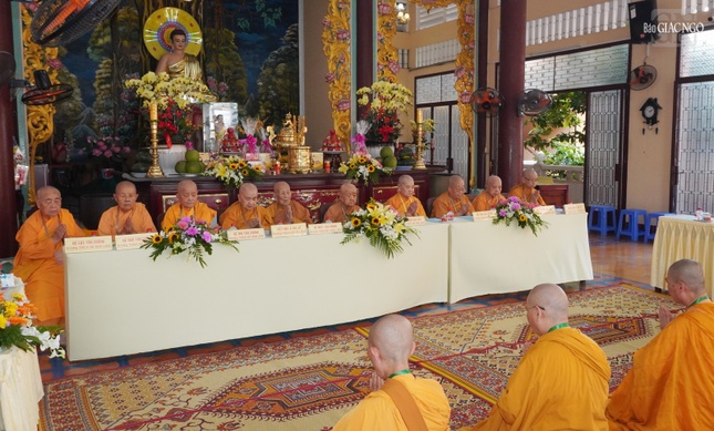 Cung thỉnh Hội đồng Thập sư đăng đàn truyền giới