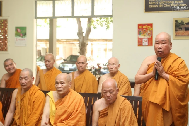 Hoà thượng Giác Pháp phát biểu trong phiên họp trước khi chính thức tấn đàn