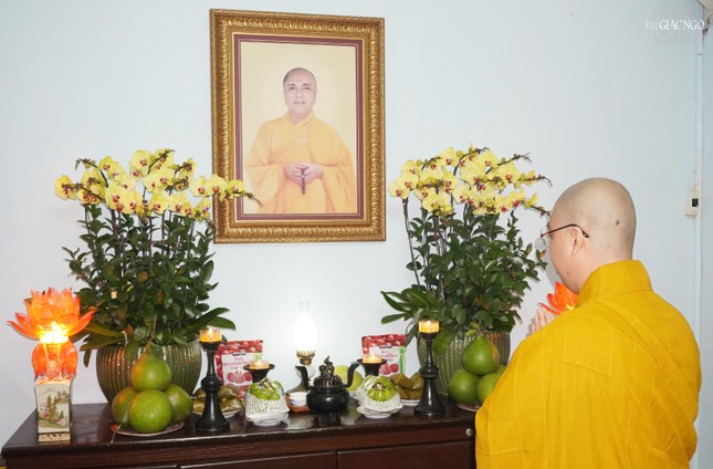 Tại đây, Đại lão Hòa thượng chuyên tâm hành trì, viết sách, dịch và chú giải kinh, luật, luận…