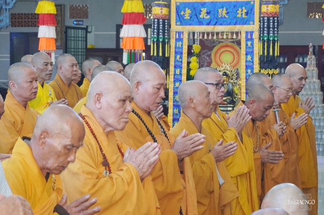 Hòa thượng Thích Huệ Nghi, Thượng tọa Thích Quảng Tánh, Chứng minh Ban Trị sự GHPGVN H.Củ Chi, cùng chư tôn đức thành kính tưởng niệm