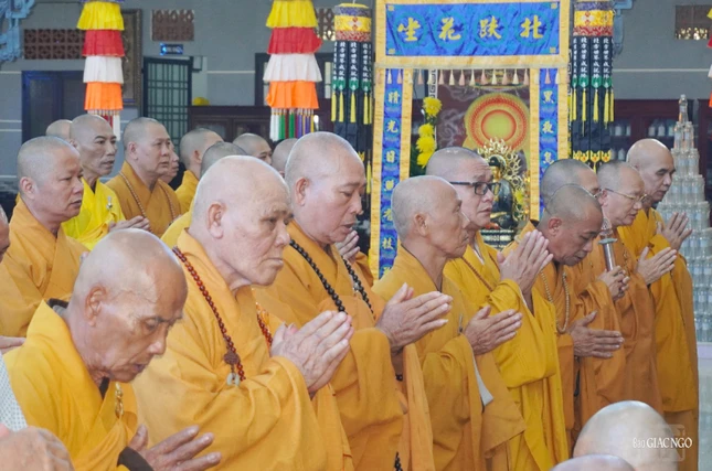 Hòa thượng Thích Huệ Nghi, Thượng tọa Thích Quảng Tánh, Chứng minh Ban Trị sự GHPGVN H.Củ Chi, cùng chư tôn đức thành kính tưởng niệm Hòa thượng Thích Huệ Nghi, Thượng tọa Thích Quảng Tánh, Chứng minh Ban Trị sự GHPGVN H.Củ Chi, cùng chư tôn đức thành kính tưởng niệm