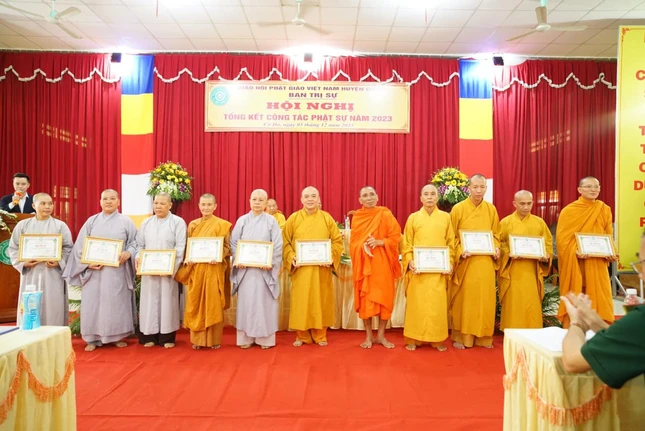 Ban Trị sự GHPGVN huyện ghi nhận công đức Tăng Ni thuộc GHPGVN H.Cờ Đỏ trong hoạt động Phật sự năm 2023