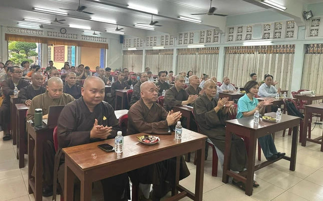 Chư tôn đức tham dự khóa tập huấn phòng cháy chữa cháy tại chùa Ấn Quang Chư tôn đức tham dự khóa tập huấn phòng cháy chữa cháy tại chùa Ấn Quang