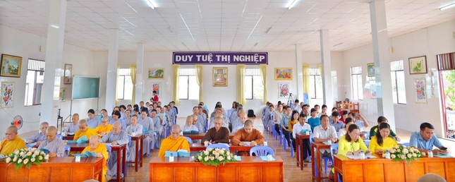 Tăng Ni, đại diện chính quyền và Phật tử tham dự