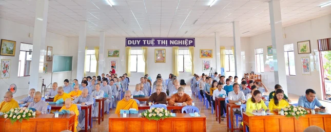 Tăng Ni, đại diện chính quyền và Phật tử tham dự
