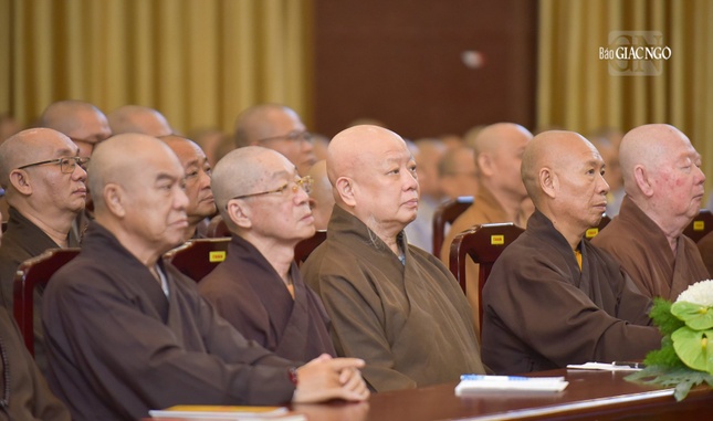 Hơn 700 Tăng Ni tham dự nghe chuyên đề vào sáng 18-12