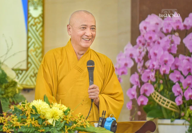 Hòa thượng Thích Huệ Thông thuyết trình những nội dung sửa đổi trong Hiến chương GHPGVN