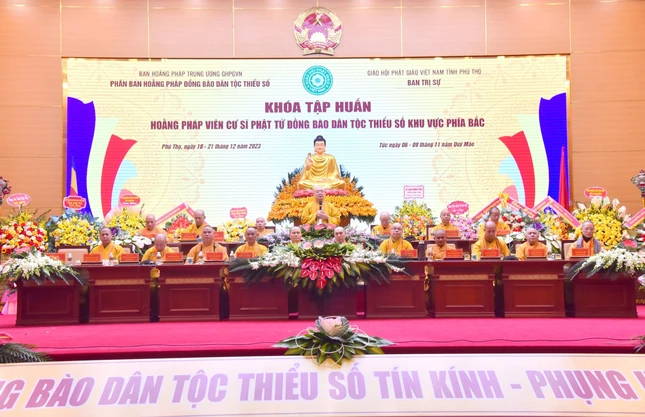 Hòa thượng Thích Thanh Nhiễu đạo từ chứng minh