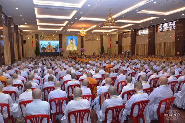 Trên 700 Tăng Ni nghe chia sẻ về kinh nghiệm hoằng pháp