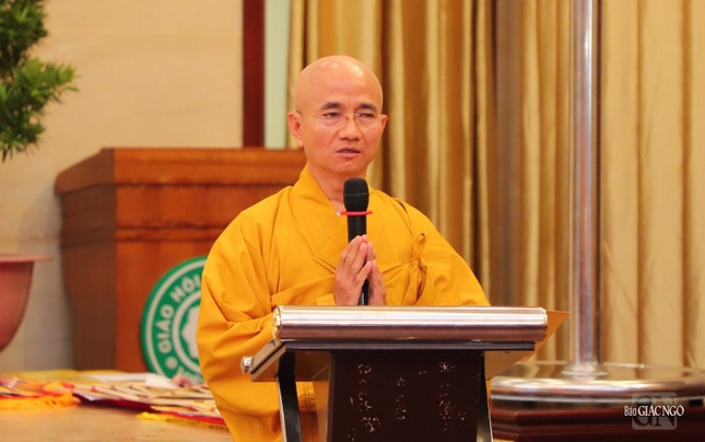 Thượng tọa Thích Thiện Quý báo cáo tóm tắt Khóa huân tu tập trung và Bồi dưỡng trụ trì năm 2023