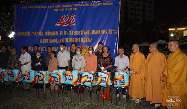 Trước đó, Ban Trị sự GHPGVN Q.Gò Vấp cũng đã đến chúc mừng Ban Chỉ huy Quân sự Q.Gò Vấp nhân Kỷ niệm 79 năm Ngày thành lập Quân đội nhân dân VN 22-12