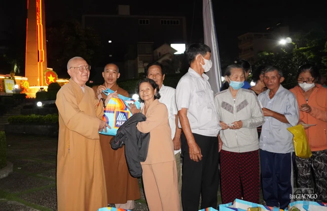 Hòa thượng Thích Giác Thuận, Chứng minh Ban Trị sự GHPGVN Q.Gò Vấp tặng quà đến thương binh