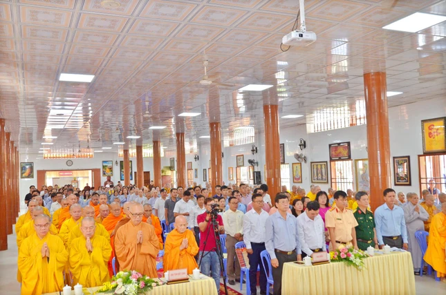 Chư Tăng Ni, đại diện chính quyền tham dự