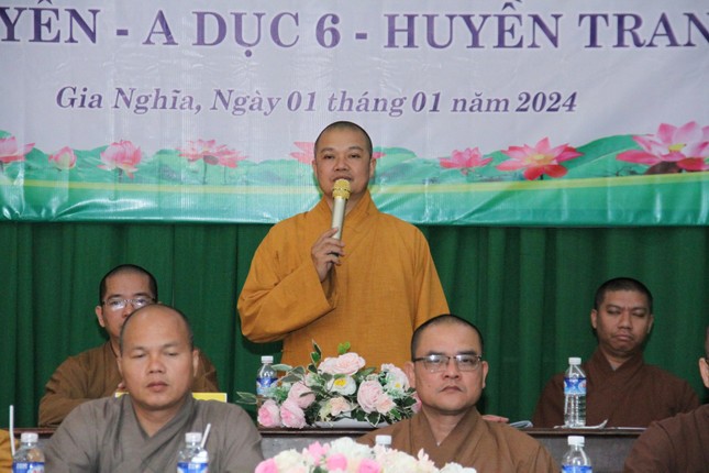 Thượng tọa Thích Chiếu Ý ban đạo từ