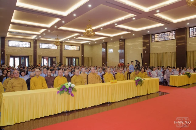 Chư Tăng Ni và Phật tử tham dự lễ tổng kết