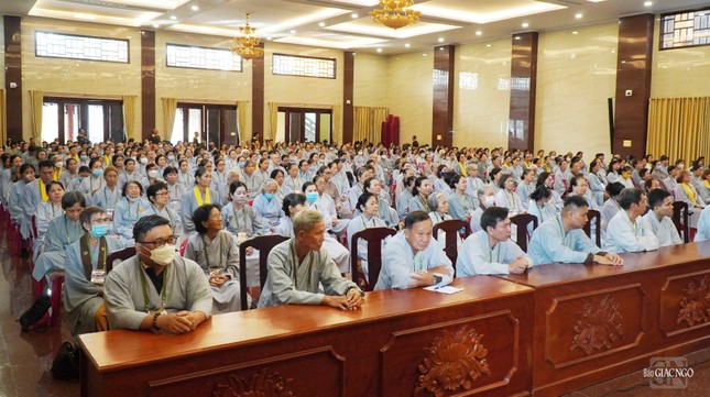 Phật tử nghe pháp