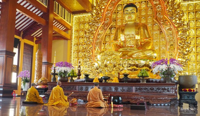 Trang nghiêm khóa lễ