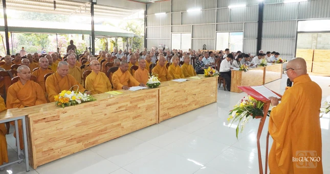 Tăng Ni và đại diện chính quyền tham dự