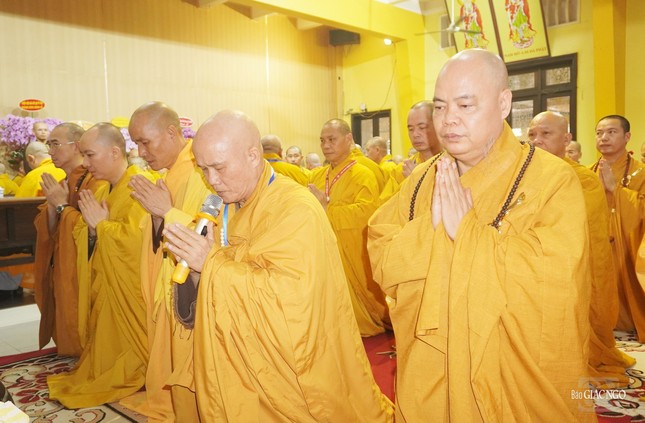 Thượng tọa Thích Giác Dũng đại diện tứ chúng tổ đình Vĩnh Nghiêm tác bạch