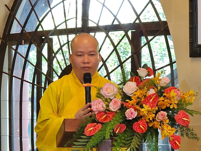 Đại đức Thích Tánh Bình đọc quyết định chuẩn y nhân sự bổ sung Ban Trị sự GHPGVN H.Tam Bình